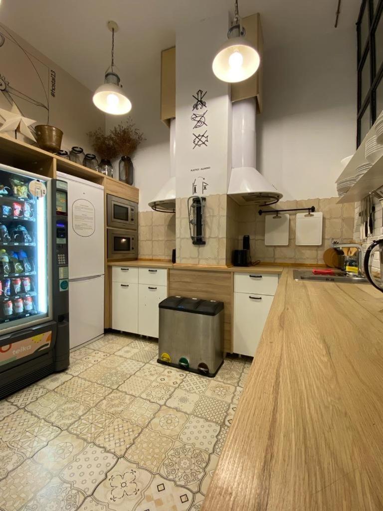 Hostel Numero Trece - Free Towels, Coffee & Tea, Remote Check-In (Adults Only) Аликанте Екстериор снимка