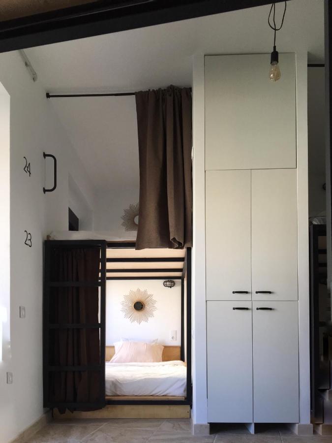 Hostel Numero Trece - Free Towels, Coffee & Tea, Remote Check-In (Adults Only) Аликанте Екстериор снимка