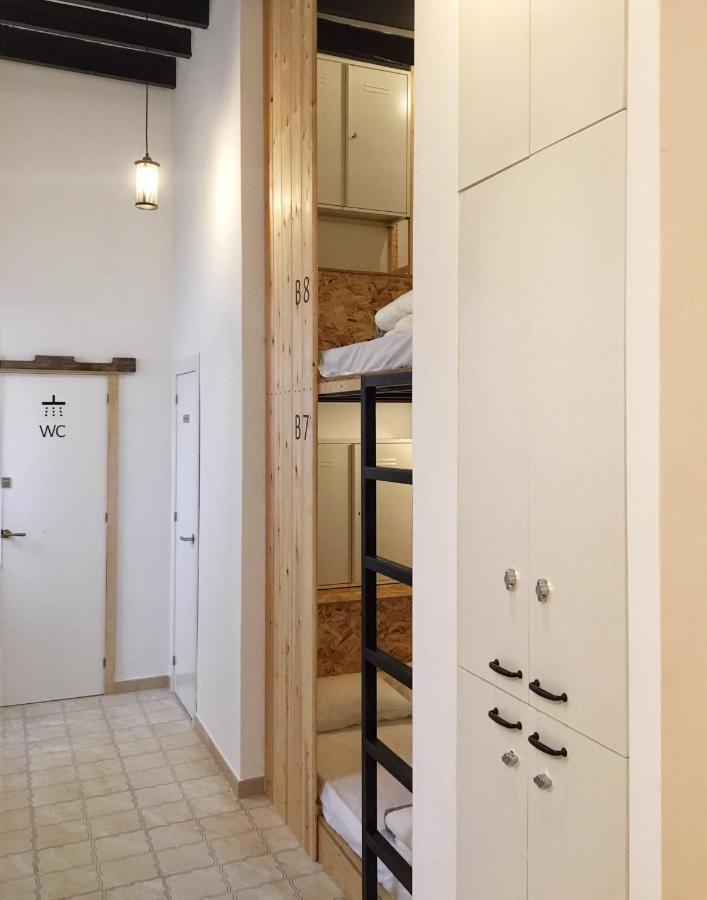 Hostel Numero Trece - Free Towels, Coffee & Tea, Remote Check-In (Adults Only) Аликанте Екстериор снимка