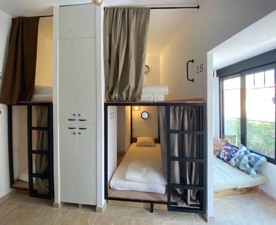 Hostel Numero Trece - Free Towels, Coffee & Tea, Remote Check-In (Adults Only) Аликанте Екстериор снимка