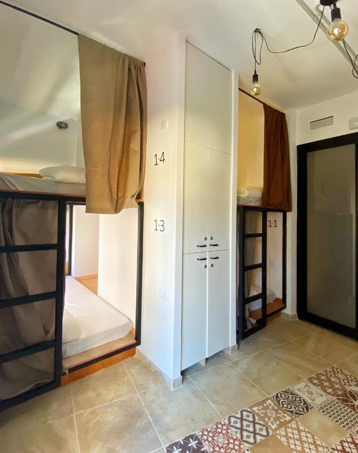 Hostel Numero Trece - Free Towels, Coffee & Tea, Remote Check-In (Adults Only) Аликанте Екстериор снимка