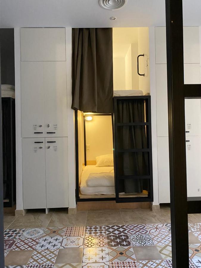 Hostel Numero Trece - Free Towels, Coffee & Tea, Remote Check-In (Adults Only) Аликанте Екстериор снимка